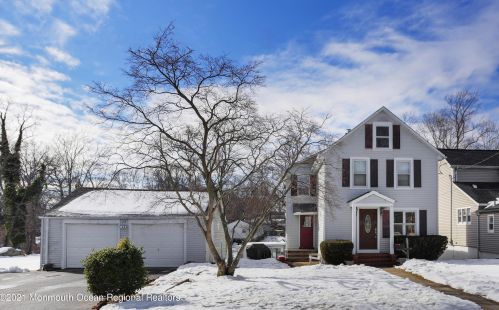 24 Commonwealth Ave, Tinton Falls, NJ 07701-5739