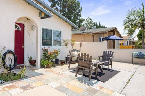 288 Lustrosos St, Oceanside CA  92057-5237 exterior