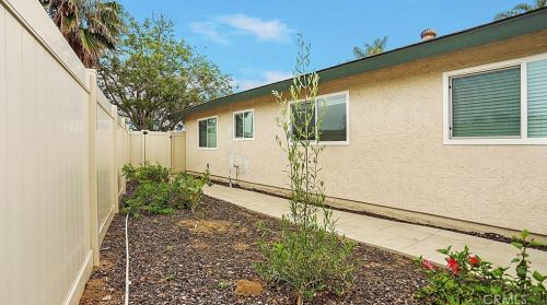 436 Victoria Pl, Vista CA  92084-4427 exterior