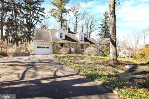 15 Crown Ter, Yardley, PA 19067-7338