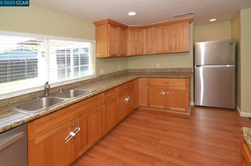 1982 Newport Dr, West Pittsburg, CA 94565-4026