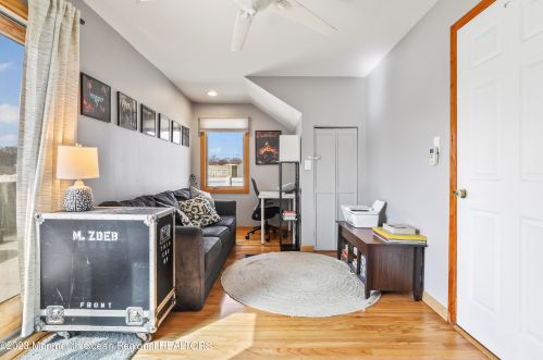 4 Krueger Pl, Middletown NJ  07748-5729 exterior