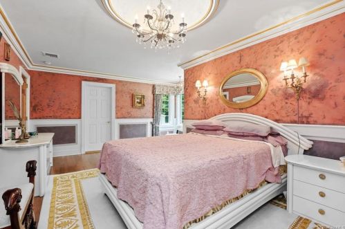 471 Bonnie Ct, Yorktown Hgts NY  10598-2001 exterior