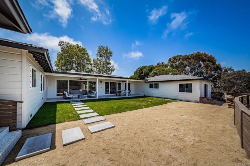 4350 Highland Dr, Carlsbad CA  92008-4225 exterior