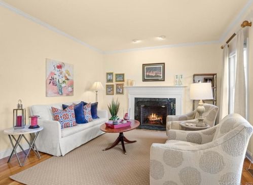 17 Roseview Ct, Bridgeport CT  06611-2078 exterior