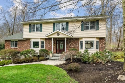 9 Benjamin Green Ln, Mahopac, NY 10541-3948