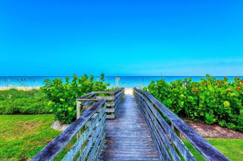 25 Bluebill Ave, Naples FL  34108-1795 exterior