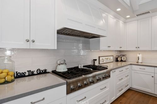 5461 Las Lomas St, Long Beach CA  90815-4138 exterior