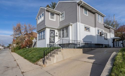 2752 13th St, Milwaukee, WI 53215-3808