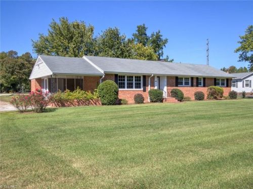 5212 Groometown Rd, Greensboro, NC 27407-9609