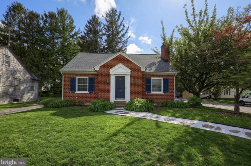 106 Roselle Ave, Lancaster PA  17603-6672 exterior