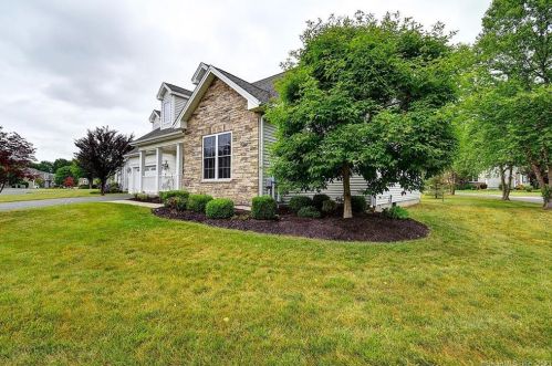 33 Adenas Walk, Glastonbury CT  06033-1694 exterior