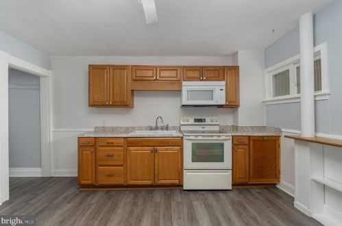 8 East St, Spring Grove PA  17362-1210 exterior