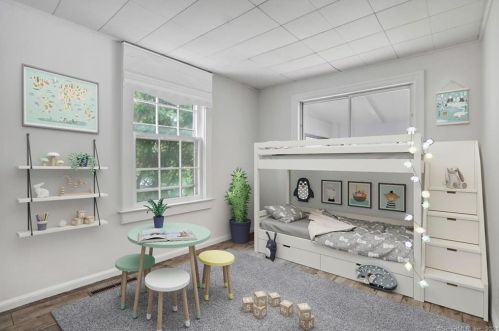 93 Boulevard Dr, Danbury CT  06810-7254 exterior