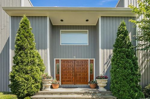 15 Deer Run, Rye Brook NY  10573-1300 exterior