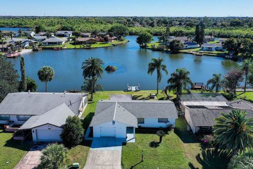 3452 Wilson Dr, Tarpon Springs, FL 34691-3631