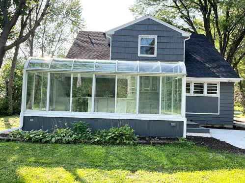 8826 Pelham Pkwy, Milwaukee WI  53217-1951 exterior