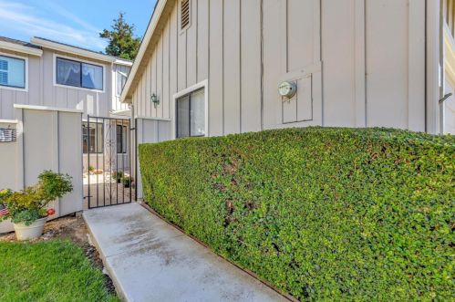 672 Helen Dr, Hollister, CA 95023-6604