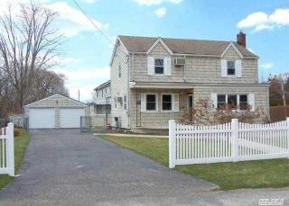 1087 Nugent Ave, Bayshore, NY 11706-1305