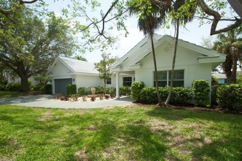 1131 Crayton Rd, Naples FL  34102-5308 exterior