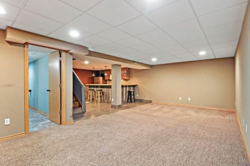 9207 8 Ave, Kenosha WI 53158-5242 exterior