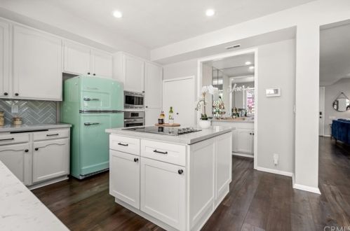 653 Terrylynn Pl, Long Beach, CA 90807-3121