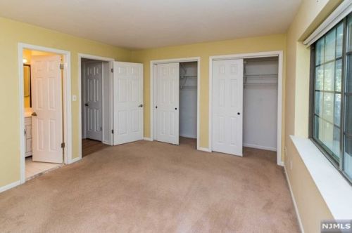 3710 Mark Twain Way, Mahwah NJ  07430-3477 exterior