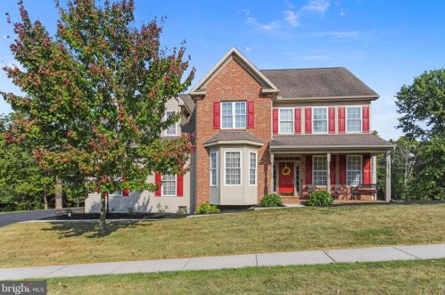 16 Mulberry Hill Rd, Carlisle, PA 17013-8417