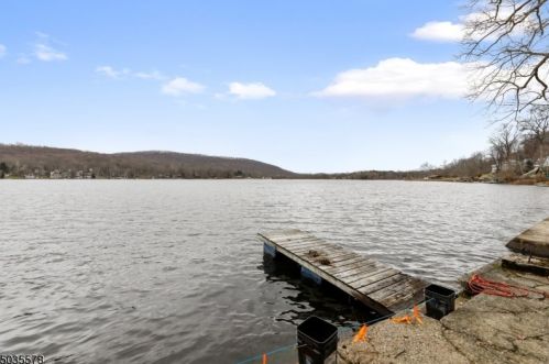 114 Lakeside Dr, Belvidere, NJ 07823-3142