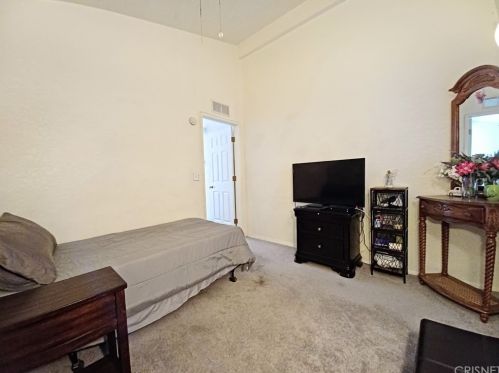 19778 Canyon View Dr, Santa Clarita CA  91351-5717 exterior