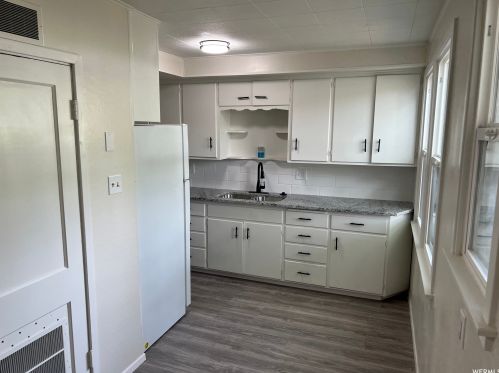 3821 Grandview Dr, Ogden, UT 84403-1939
