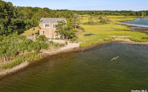 25 Bayview Ave, Southold, NY 11971-1330