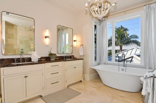 62 6th St, Naples FL  34102-0060 exterior