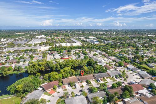 4949 Saratoga Rd, West Palm Beach, FL 33415-7415