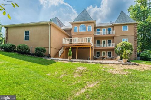 17 Westwind Dr, Lemoyne PA  17043-1233 exterior