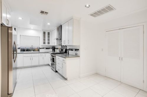 11814 Hesby St, North Hollywood CA  91607-3218 exterior