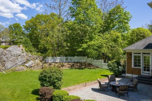 54 Buckout Rd, White Plains NY  10604-1503 exterior