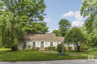 17 Wakeman Rd, Tokeneke, CT 06820-3628