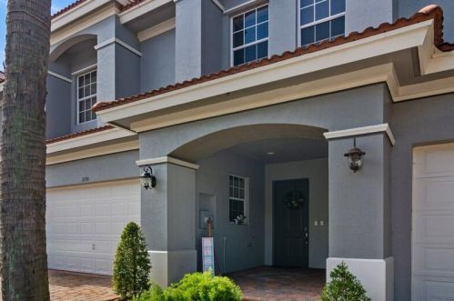 2150 Cape Cod Dr, Fort Pierce, FL 34953-4568