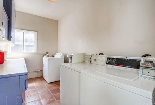 70 Roycroft Ave, Long Beach CA  90814-1822 exterior