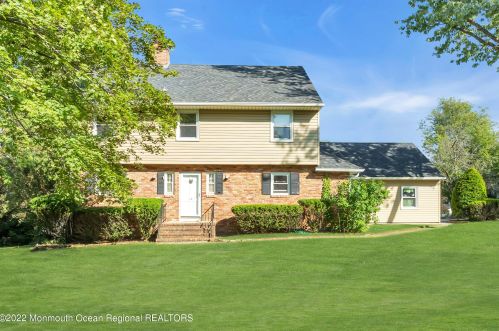 10 Longview Ave, East Freehold, NJ 07728-8143