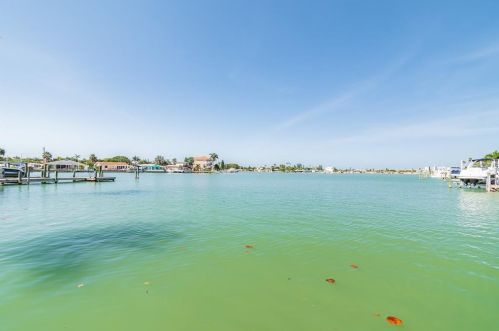 847 Bay Point Dr, Saint Petersburg, FL 33708-2316