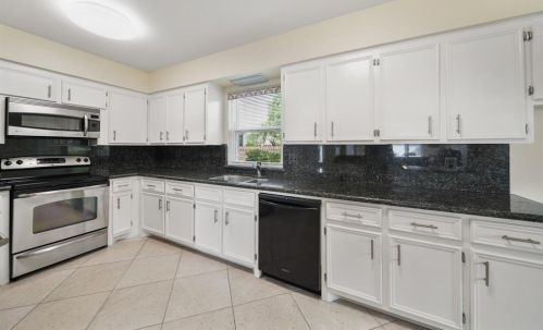 2926 Dominique Dr, Galveston TX 77551-1572 exterior