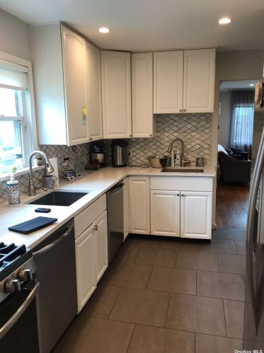 623 Beach 8th St, Far Rockaway NY  11691-5201 exterior