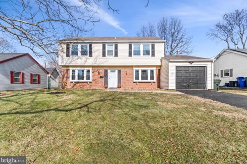 11 Express Ln, Willingboro, NJ 08046-2335