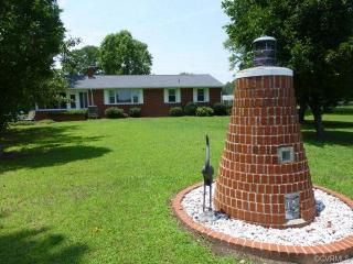 925 Tick Neck Rd, Mobjack, VA 23056-2078