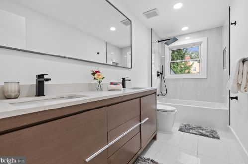 2 Hornor Ln, Princeton NJ  08540-3937 exterior