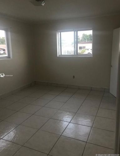 120 18th St, Hialeah, FL 33010-3143