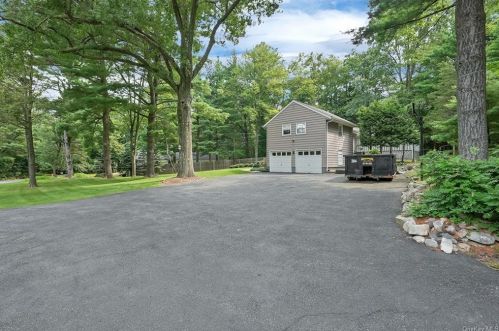 9 Farview Ter, Airmont NY  10901-7531 exterior