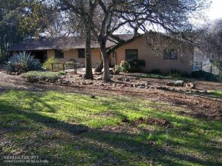 7105 Superior Town Rd, Lincoln, CA 95648-8553